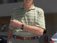 Clint Eastwood se chlubí novými hodinkami TAG Heuer