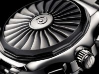 Původní Breitling Airwolf pohled na víčko s rezonanční komorou)