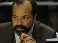 Jeffrey Wright s hodinkami OMEGA Seamaster Planet Ocean ve filmu Zdrojový kód