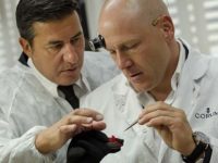 Didier Cuche při návštěve dílny Corum