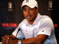 Tiger Woods s hodinkami Rolex Day Date 41 mm z bílého zlata