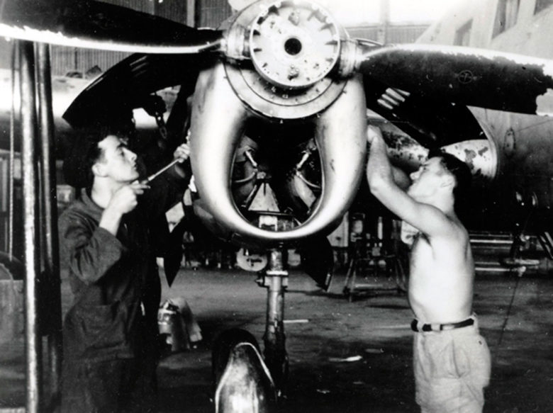 Henri Germain Delauze během svého působení v armádě (vpravo, rok 1949)