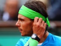 Rafael Nadal při turnaji. Na zápěstí nechybí hodinky Richard Mille RM027